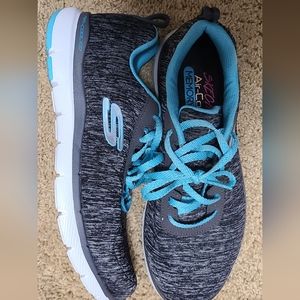 Skechers tennis shoes